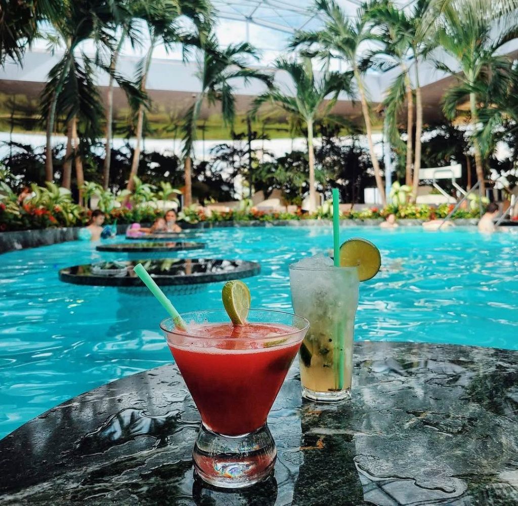 therme bucharest pool bar